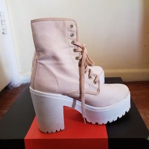 Women's high-heeled boots